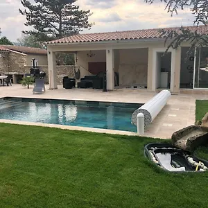Au Milieu Des Piboules De Provence. Villa